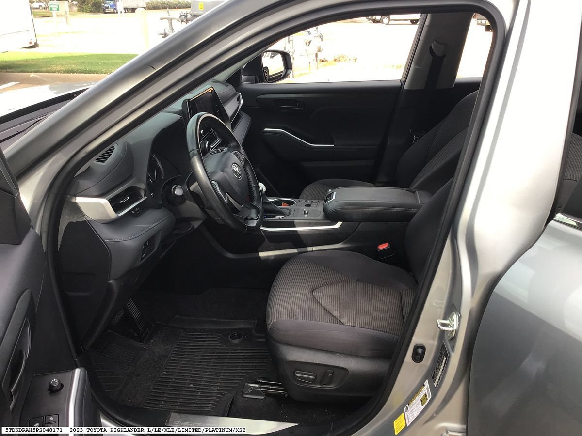 Used 2023 Toyota Highlander LE FWD image 8