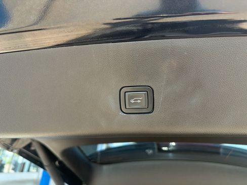Used 2021 Chevrolet Traverse Premier AWD/4WD image 34