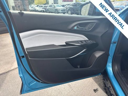 Used 2025 Chevrolet Trax LT w/ LT Convenience Package FWD image 17