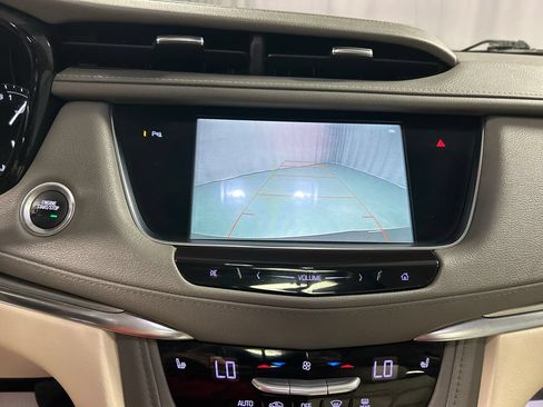 Used 2018 Cadillac XT5 Luxury w/ Driver Awareness Package FWD image 18