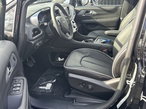 New 2026 Chrysler Pacifica Limited w/ S Appearance Package FWD image 25