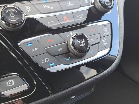 New 2026 Chrysler Pacifica Select FWD image 9