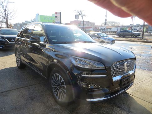 Used 2023 Lincoln Aviator AWD w/ Premium Package image 3