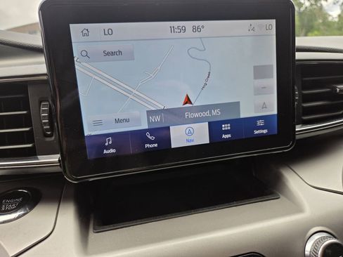 Used 2022 Ford Explorer XLT w/ Equipment Group 202A RWD image 9