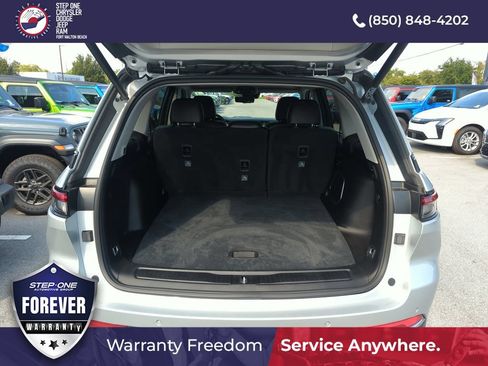 Used 2022 Jeep Grand Cherokee Limited 4xe w/ Luxury Tech Group II AWD/4WD image 31