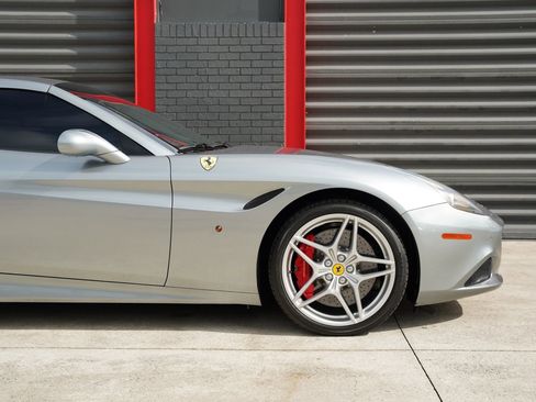 Used 2016 Ferrari California T RWD image 6