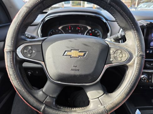 Used 2020 Chevrolet Traverse LT image 13