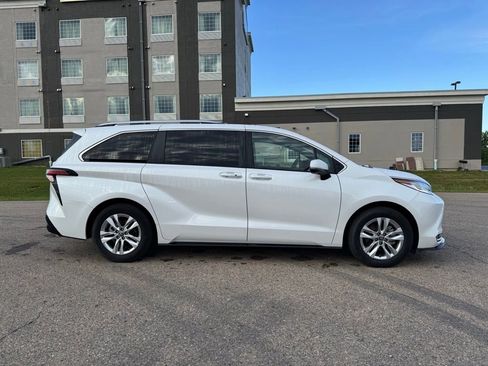Used 2025 Toyota Sienna Limited AWD/4WD image 14