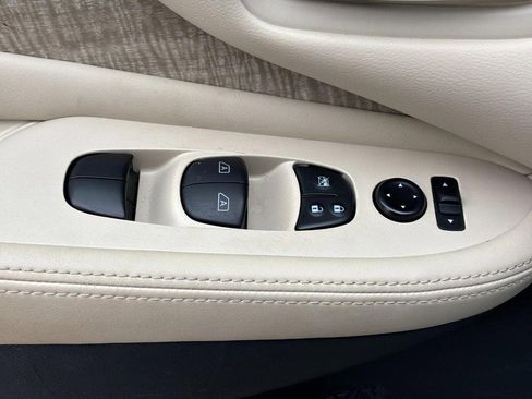 Used 2023 Nissan Murano SV image 17