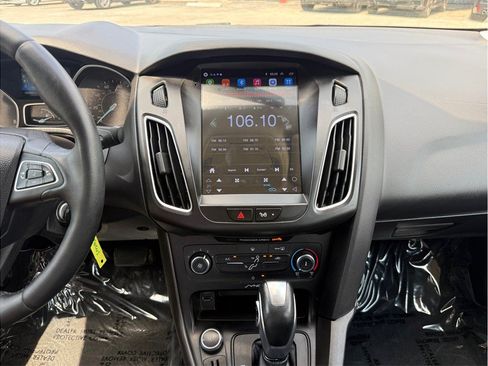 Used 2016 Ford Focus SE w/ Equipment Group 201A FWD image 11