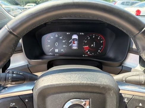 Used 2022 Volvo XC40 T4 Momentum FWD image 22