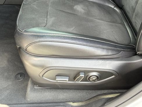 Used 2024 Jeep Grand Cherokee Altitude RWD image 15