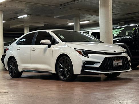 Used 2024 Toyota Corolla SE w/ SE Package image 7