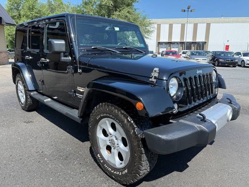 Used 2015 Jeep Wrangler Unlimited Sahara w/ Connectivity Group AWD/4WD image 3