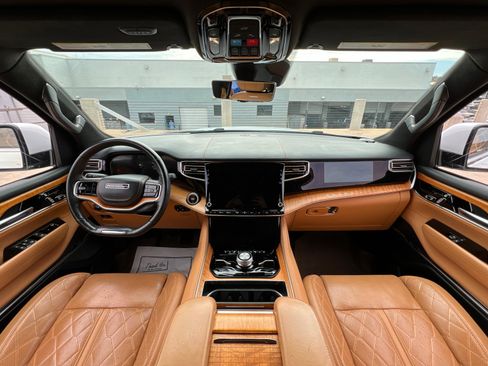 Used 2022 Jeep Grand Wagoneer Series III w/ HD Trailer Tow Package image 9