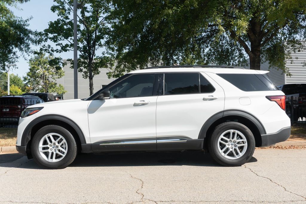 Used 2025 Ford Explorer Active w/ Active Comfort Package RWD image 16