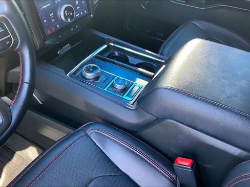 Used 2024 Ford Expedition Limited image 16