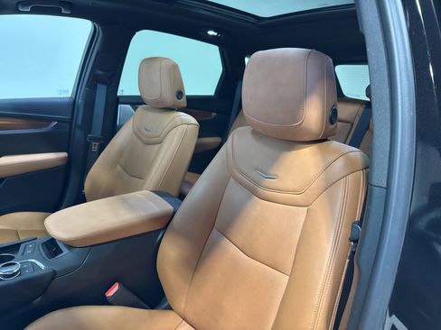 Used 2022 Cadillac XT5 Premium Luxury w/ LPO, Floor Liner Package AWD/4WD image 28