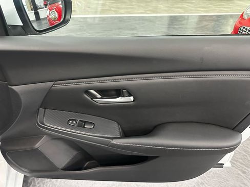 Used 2025 Nissan Sentra SV FWD image 16