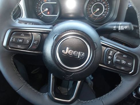 Used 2025 Jeep Wrangler Sport AWD/4WD image 16