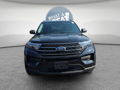 Used 2023 Ford Explorer XLT AWD/4WD image 9