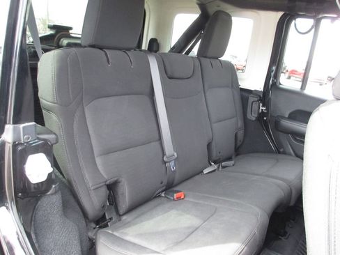 Used 2018 Jeep Wrangler Unlimited Sahara w/ Cold Weather Group image 20