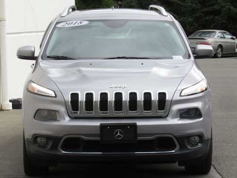 Used 2018 Jeep Cherokee Limited FWD image 3