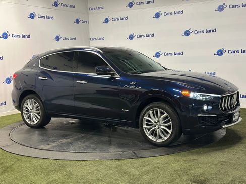 Used 2019 Maserati Levante GranLusso image 2