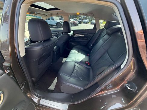 Used 2015 INFINITI Q70 3.7 w/ Deluxe Touring Package AWD/4WD image 28