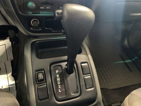 Used 2002 Chevrolet Tracker 4WD w/ Preferred Equipment Group image 23