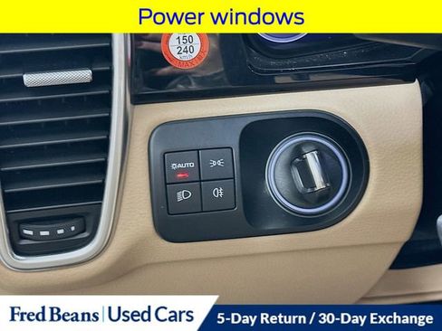 Used 2023 Porsche Cayenne Platinum Edition image 12