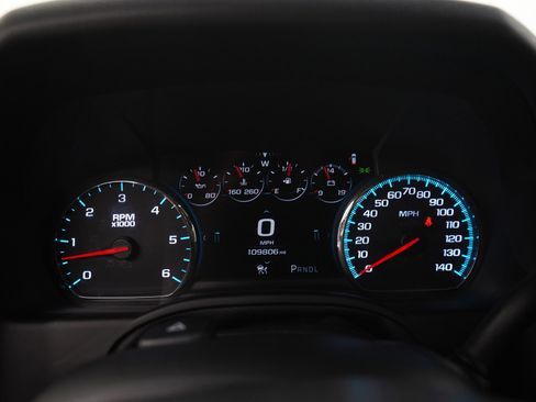 Used 2018 Chevrolet Suburban Premier w/ RST Edition AWD/4WD image 33
