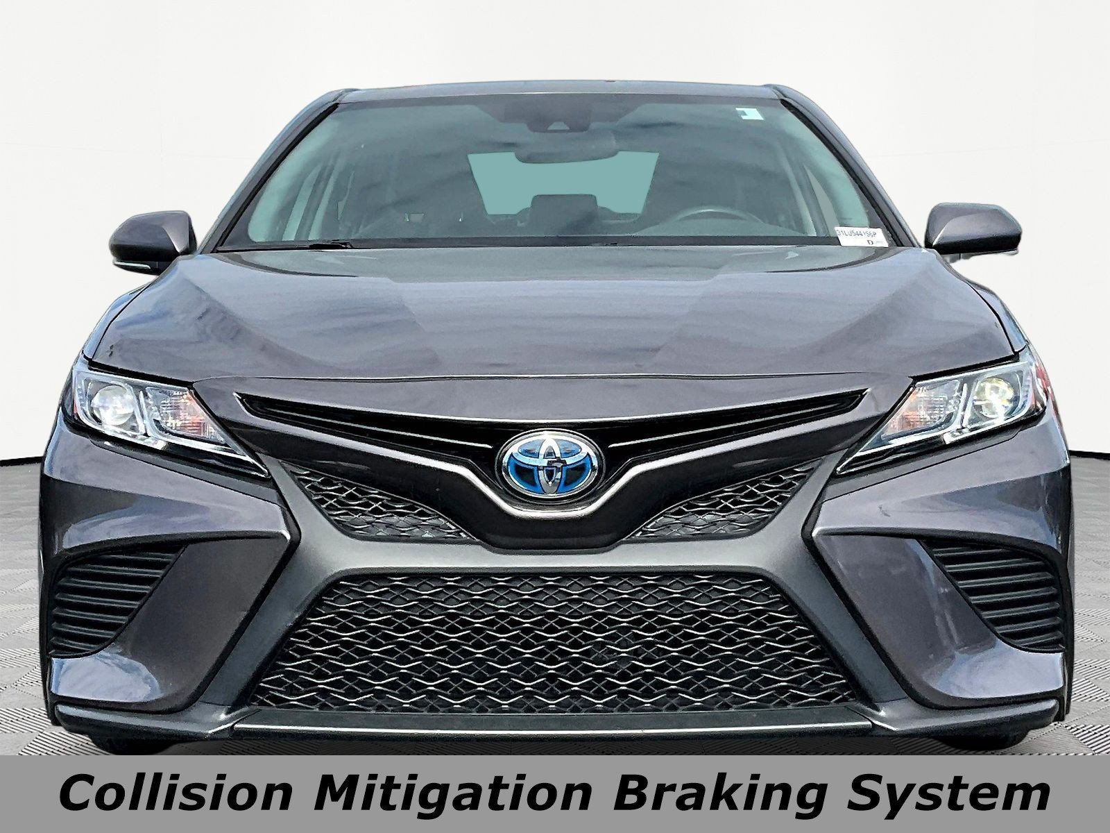 Used 2020 Toyota Camry SE w/ Sunroof Package FWD image 2