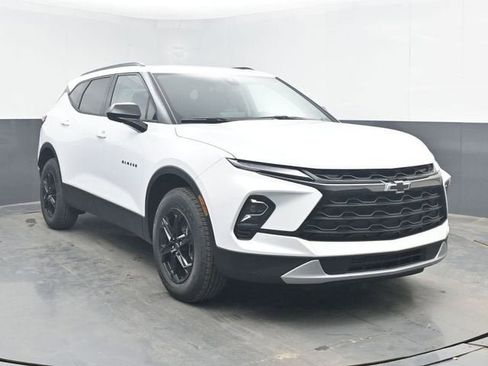 New 2026 Chevrolet Blazer LT w/ Convenience Package AWD/4WD image 2