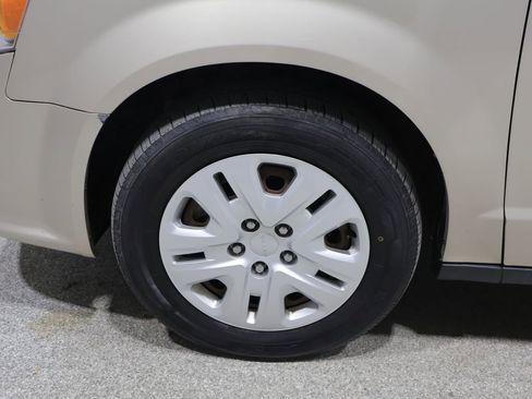 Used 2015 Dodge Grand Caravan American Value Package FWD image 8