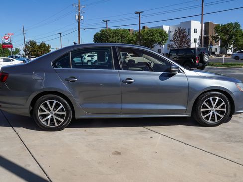 Used 2017 Volkswagen Jetta SE FWD image 9