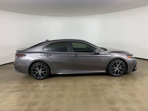 Used 2022 Toyota Camry SE FWD image 7