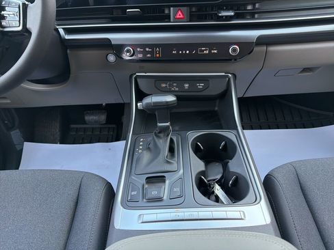 New 2026 Kia Carnival LX FWD image 25