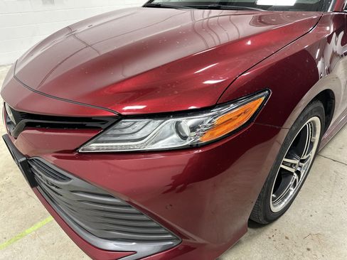 Used 2019 Toyota Camry XLE image 6