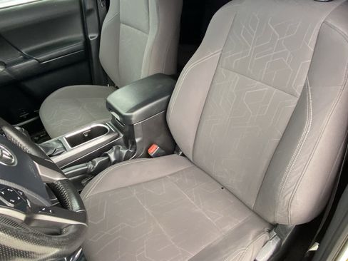 Used 2016 Toyota Tacoma TRD Sport w/ Premium & Technology Package AWD/4WD image 29
