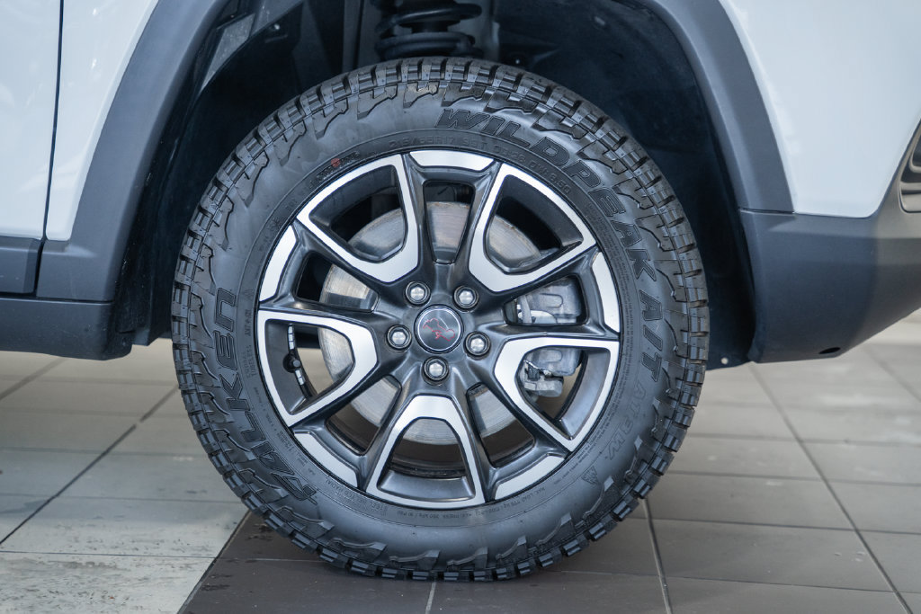 Certified 2025 Jeep Compass Trailhawk AWD/4WD image 18