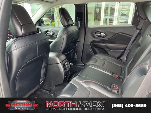 Used 2022 Jeep Cherokee Trailhawk w/ Sun, Sound & Nav Group AWD/4WD image 17