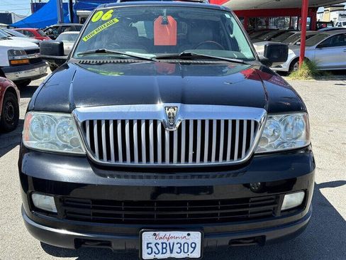 Used 2006 Lincoln Navigator Ultimate image 2