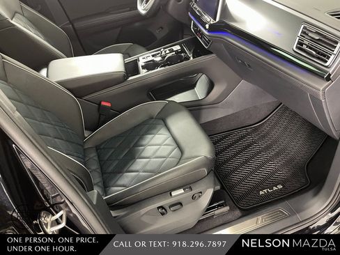 Used 2025 Volkswagen Atlas Cross Sport SEL Premium R-Line image 44