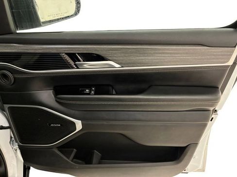 Used 2024 Jeep Wagoneer L Series II w/ Flexible Seating Group AWD/4WD image 15