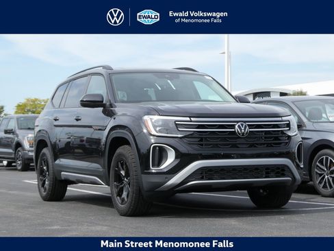 New 2025 Volkswagen Atlas Peak Edition SE image 1