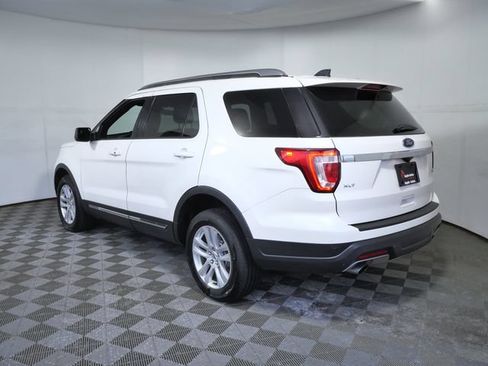 Used 2018 Ford Explorer XLT AWD/4WD image 6