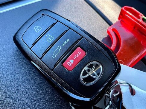 Used 2024 Toyota Highlander LE image 13