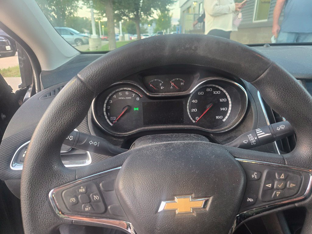 Used 2017 Chevrolet Cruze LT w/ Sun And Sound Package FWD image 4