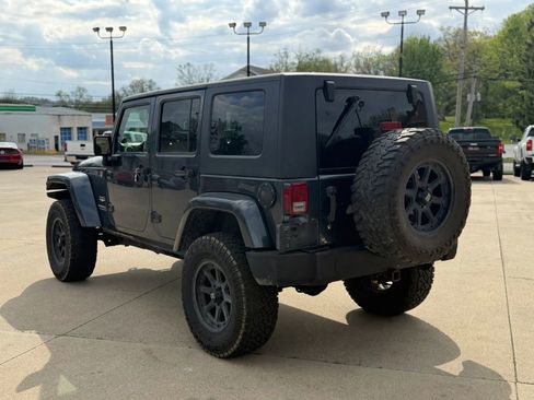 Used 2008 Jeep Wrangler Unlimited Sahara AWD/4WD image 3